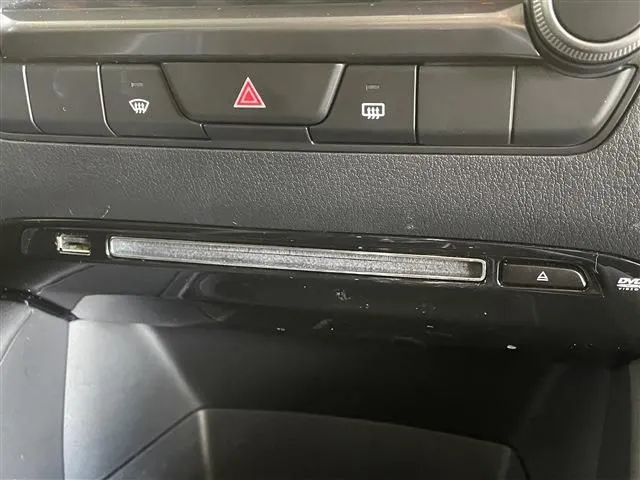 ＭＡＺＤＡ３　ファストバック（マツダ）の車両写真