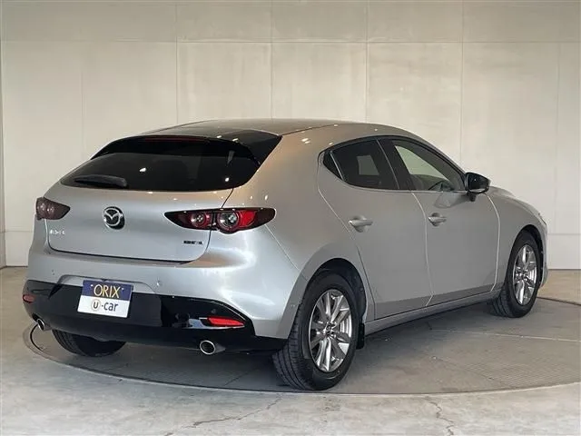 ＭＡＺＤＡ３　ファストバック（マツダ）の車両写真