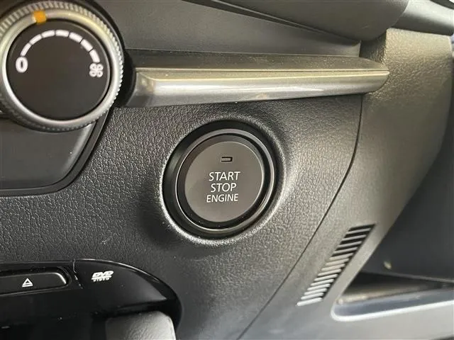 ＭＡＺＤＡ３　ファストバック（マツダ）の車両写真
