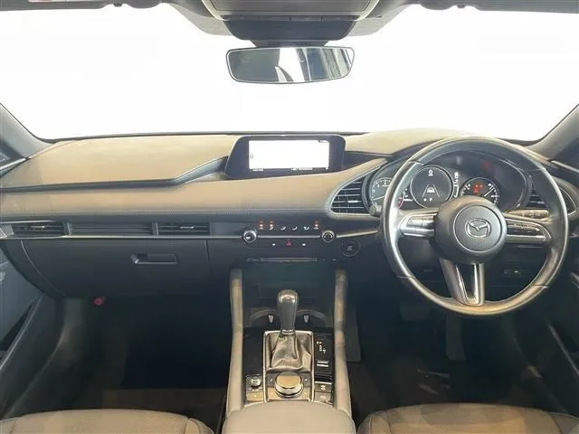 ＭＡＺＤＡ３　ファストバック（マツダ）の車両写真