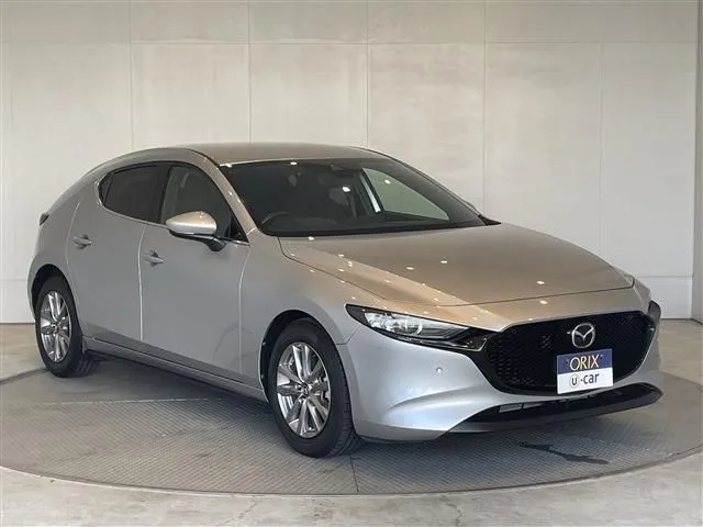 ＭＡＺＤＡ３　ファストバック（マツダ）の車両写真