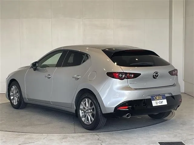 ＭＡＺＤＡ３　ファストバック（マツダ）の車両写真