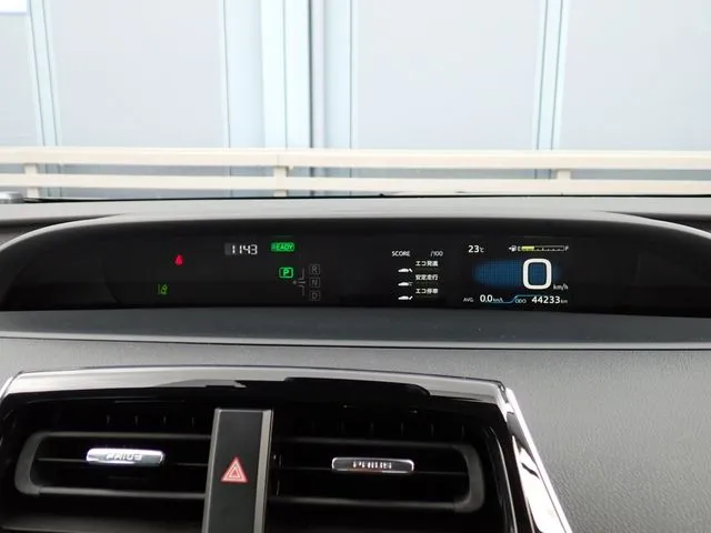 プリウス（トヨタ）の車両写真