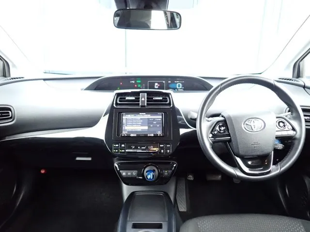 プリウス（トヨタ）の車両写真