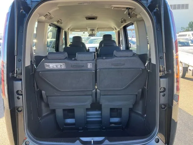ステップワゴン　４ＷＤ（ホンダ）の車両写真