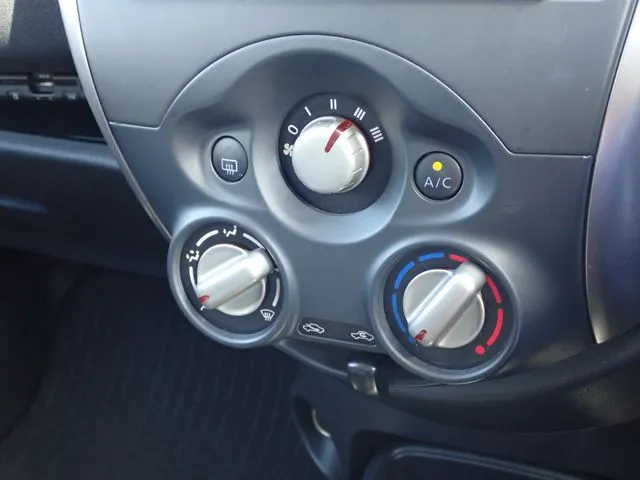 ニッサン　マーチ