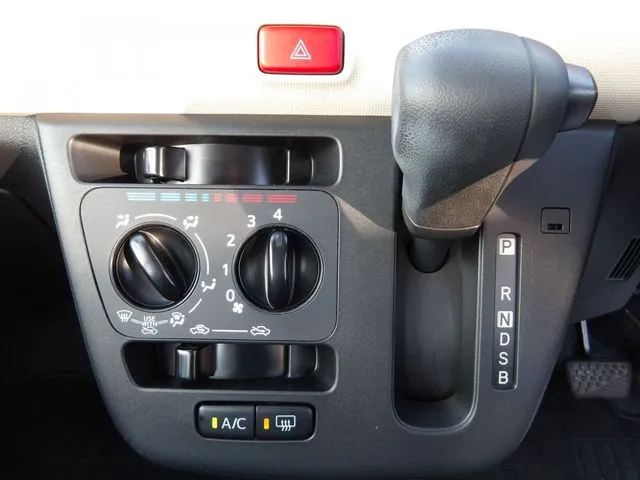 ミラ　トコット（ダイハツ）の車両写真
