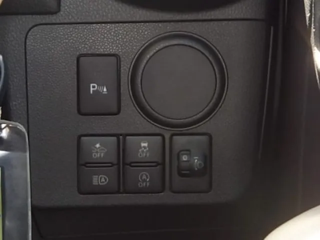 ミラ　トコット（ダイハツ）の車両写真