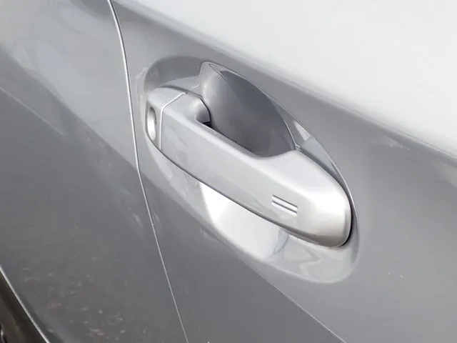 ＳＵＢＡＲＵ　ＸＶ　ハイブリッド（スバル）の車両写真