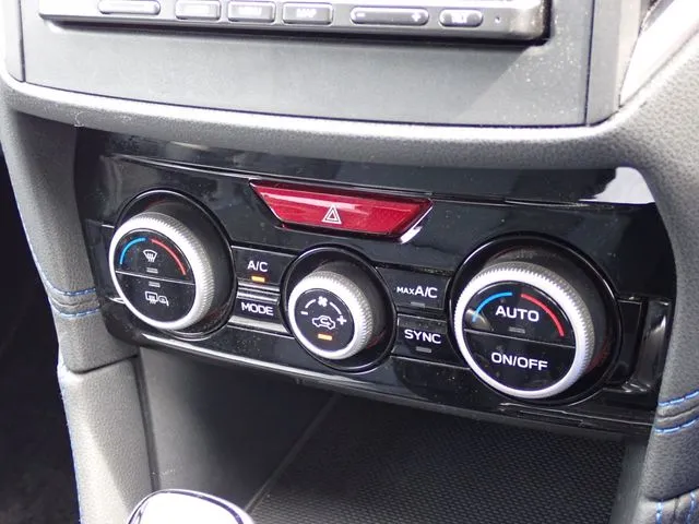 ＳＵＢＡＲＵ　ＸＶ　ハイブリッド（スバル）の車両写真