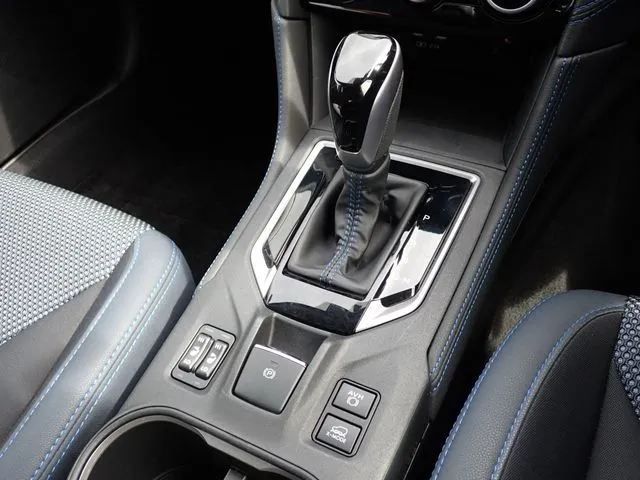 ＳＵＢＡＲＵ　ＸＶ　ハイブリッド（スバル）の車両写真