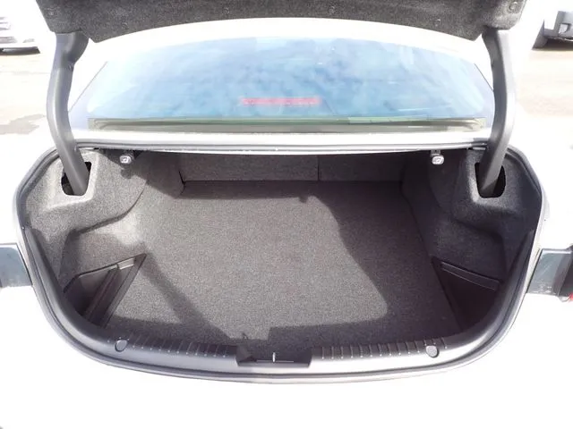 マツダ　ＭＡＺＤＡ６　セダン