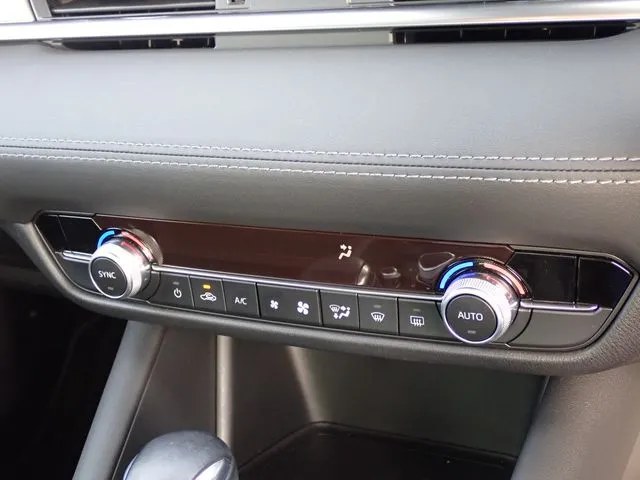 マツダ　ＭＡＺＤＡ６　セダン