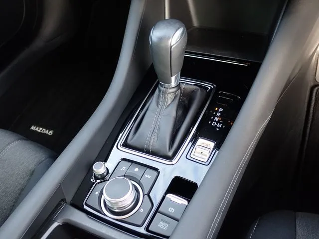 マツダ　ＭＡＺＤＡ６　セダン