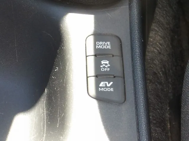 ヤリス ハイブリッド(トヨタ)の車両写真