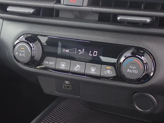 ノート(ニッサン)の車両写真