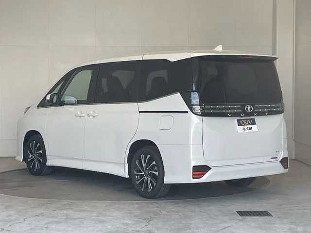トヨタ　ヴォクシー　ハイブリッド