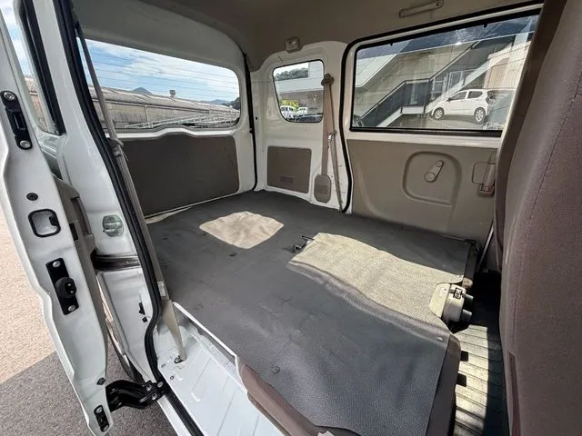 エブリイバン（スズキ）の車両写真
