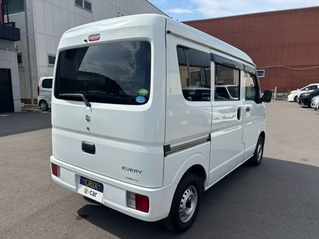 エブリイバン（スズキ）の車両写真