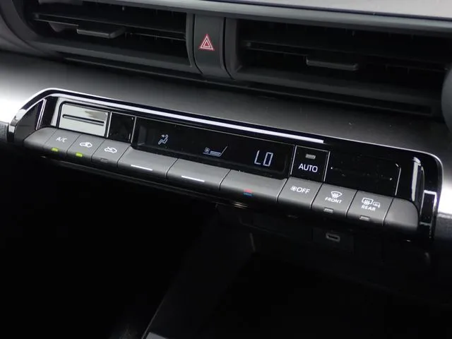 プリウス（トヨタ）の車両写真