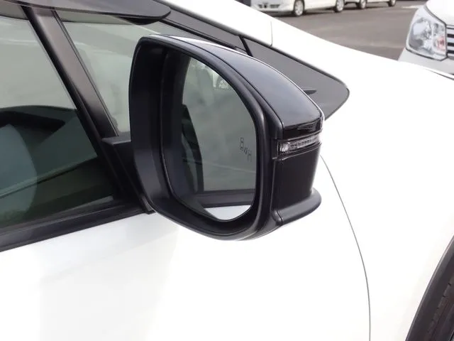 プリウス（トヨタ）の車両写真