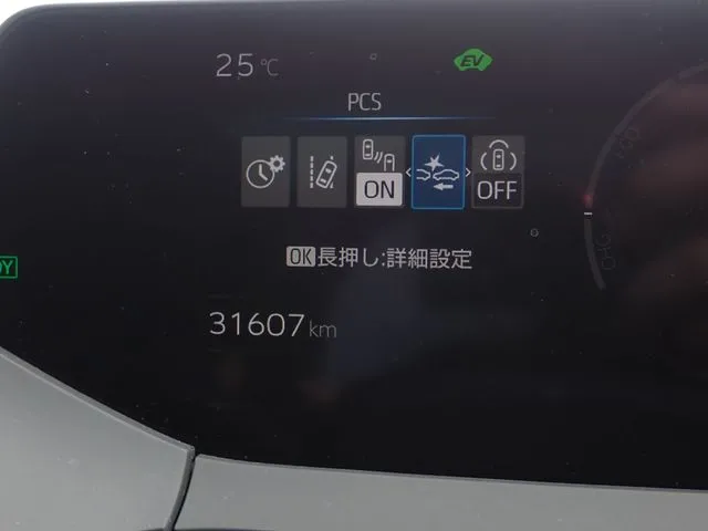 プリウス（トヨタ）の車両写真