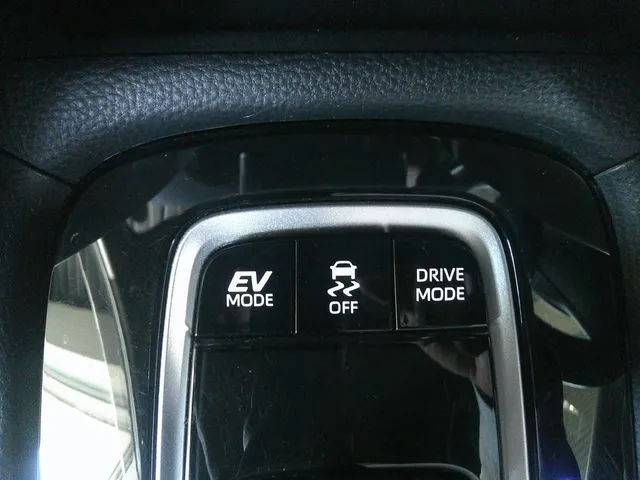 カローラクロス ハイブリッド(トヨタ)の車両写真