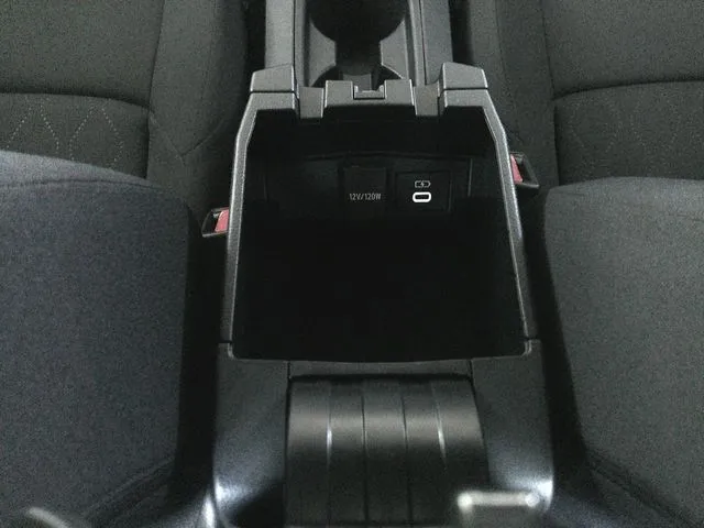 カローラクロス ハイブリッド(トヨタ)の車両写真