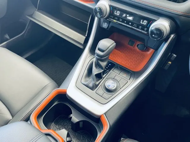 ＲＡＶ４　４ＷＤ（トヨタ）の車両写真