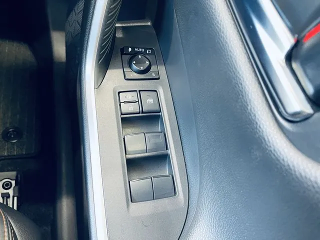 ＲＡＶ４　４ＷＤ（トヨタ）の車両写真