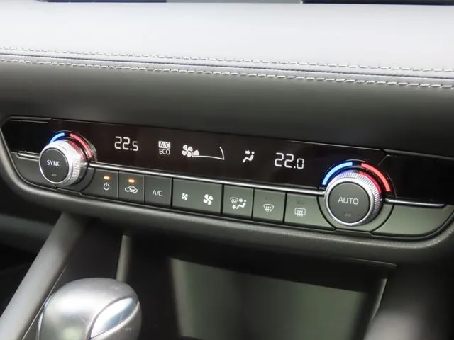 マツダ　ＭＡＺＤＡ６　セダン