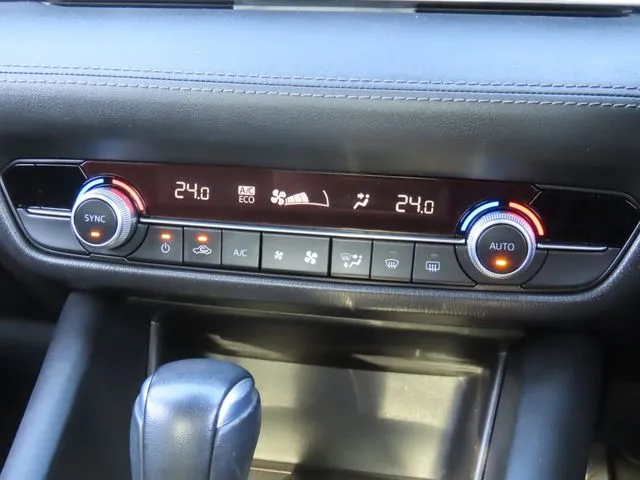 ＭＡＺＤＡ６　セダン（マツダ）の車両写真