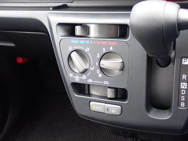 ミラ　イース（ダイハツ）の車両写真