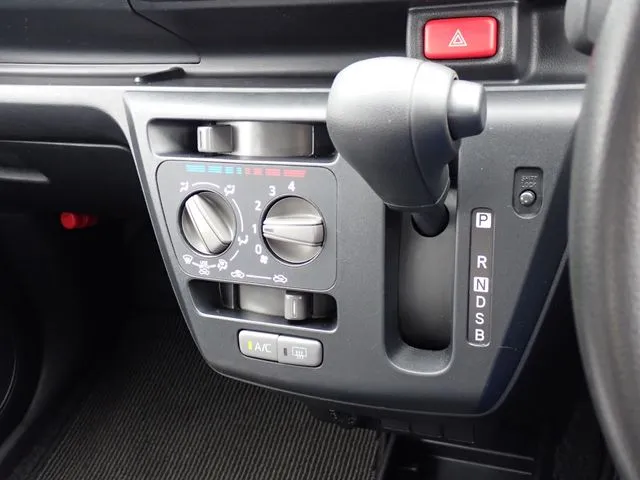 ミラ　イース（ダイハツ）の車両写真