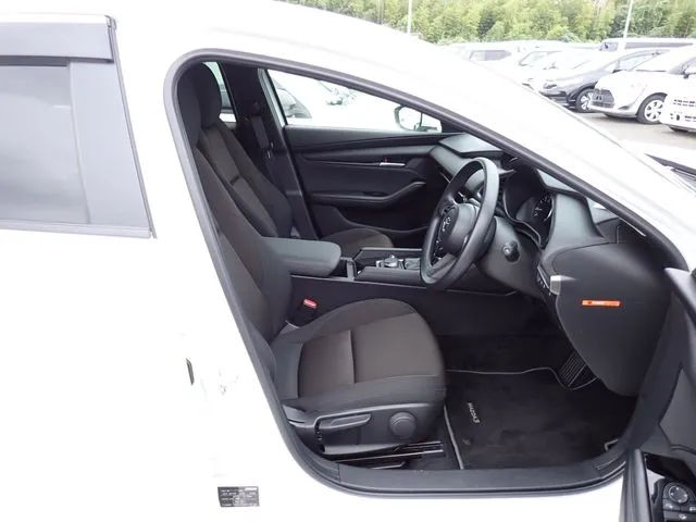 MAZDA3 セダン(マツダ)の車両写真