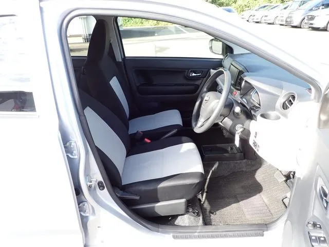 ミラ イース(ダイハツ)の車両写真