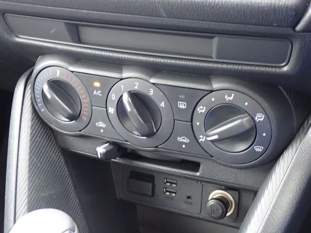 ＭＡＺＤＡ２（マツダ）の車両写真