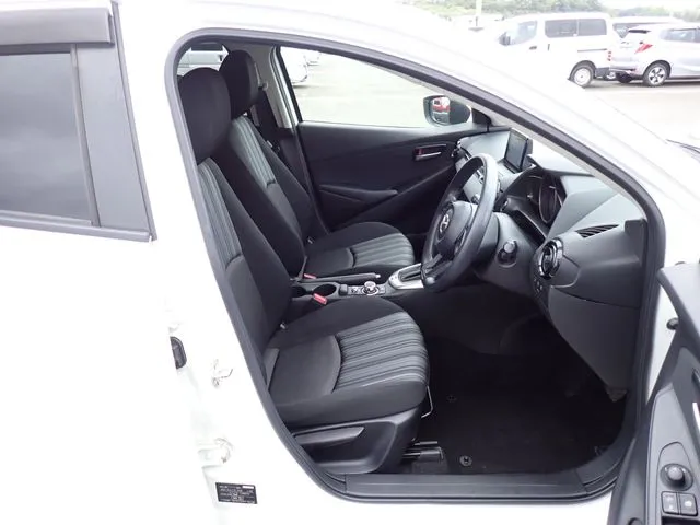 ＭＡＺＤＡ２（マツダ）の車両写真