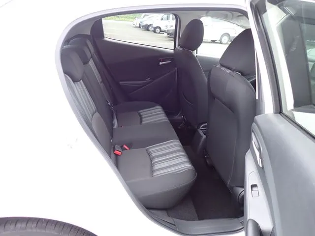 ＭＡＺＤＡ２（マツダ）の車両写真