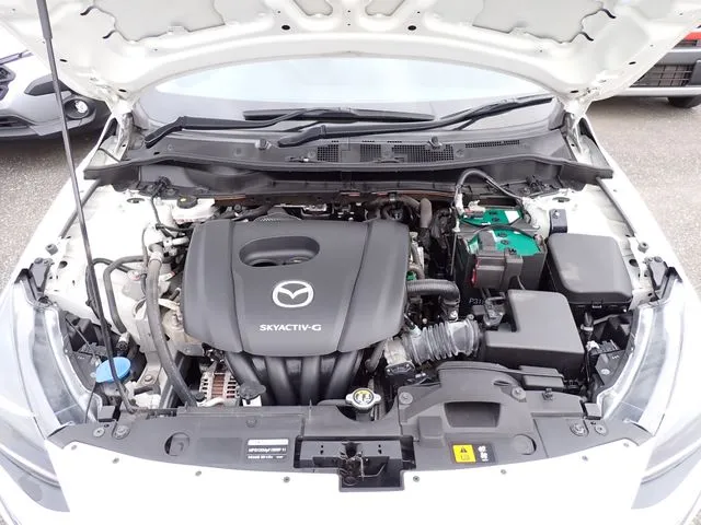 ＭＡＺＤＡ２（マツダ）の車両写真