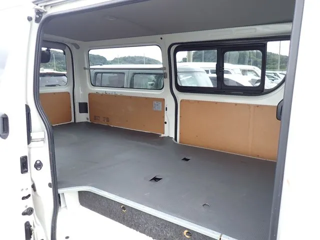 ハイエースバン 2WD(トヨタ)の車両写真