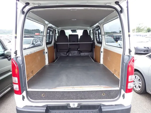 ハイエースバン 2WD(トヨタ)の車両写真
