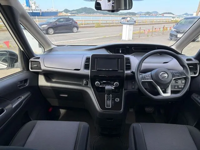 セレナ Sハイブリッド(ニッサン)の車両写真