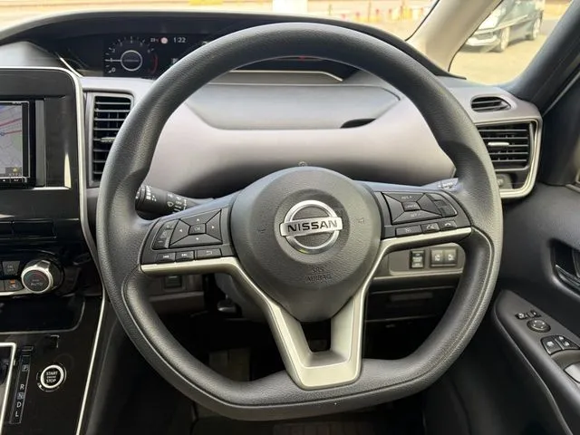 セレナ Sハイブリッド(ニッサン)の車両写真