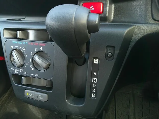 ミラ イース(ダイハツ)の車両写真