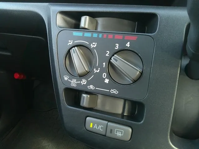 ミラ イース(ダイハツ)の車両写真