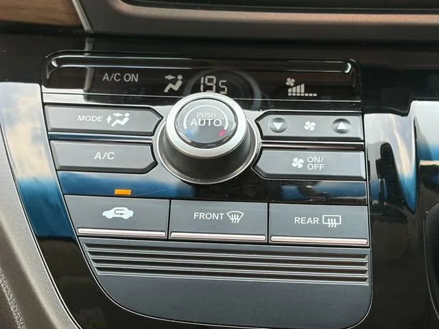 フリード　ハイブリッド（ホンダ）の車両写真
