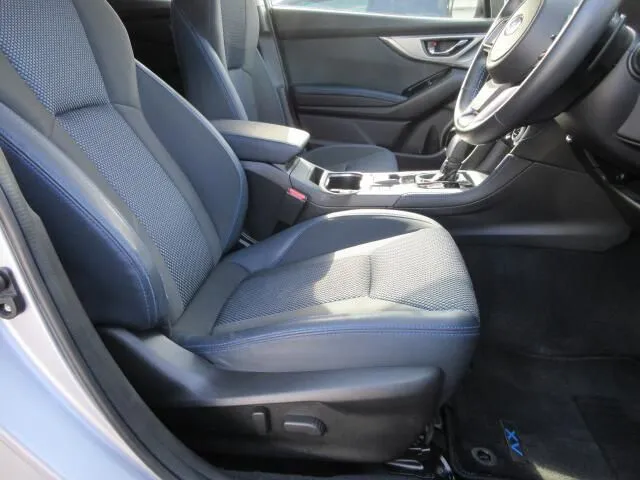 SUBARU XV ハイブリッド(スバル)の車両写真