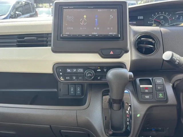 N BOX(ホンダ)の車両写真