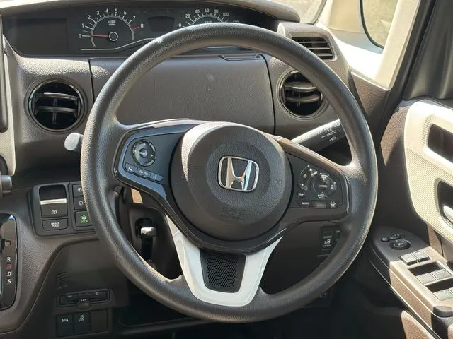 N BOX(ホンダ)の車両写真